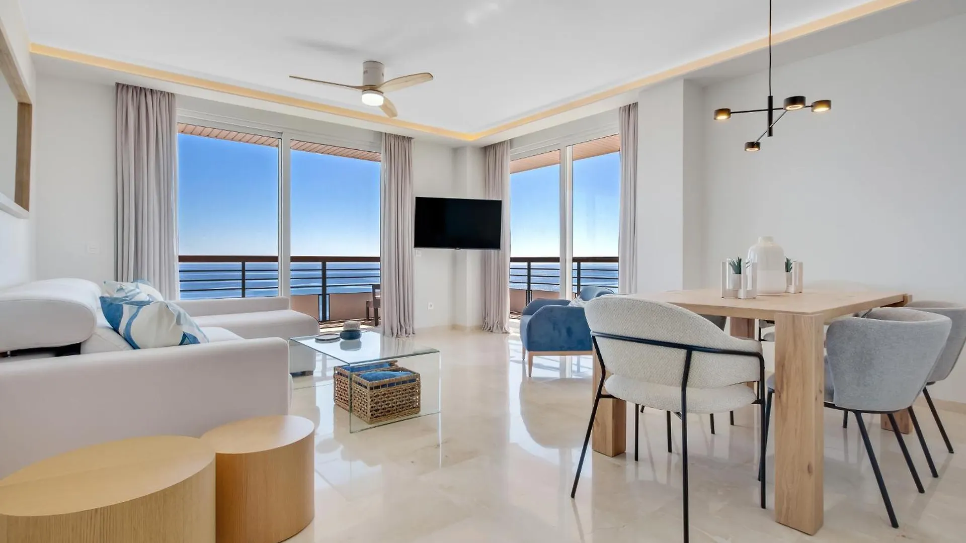 Santa Clara Modern & Exclusive Seafront Apartment Torremolinos