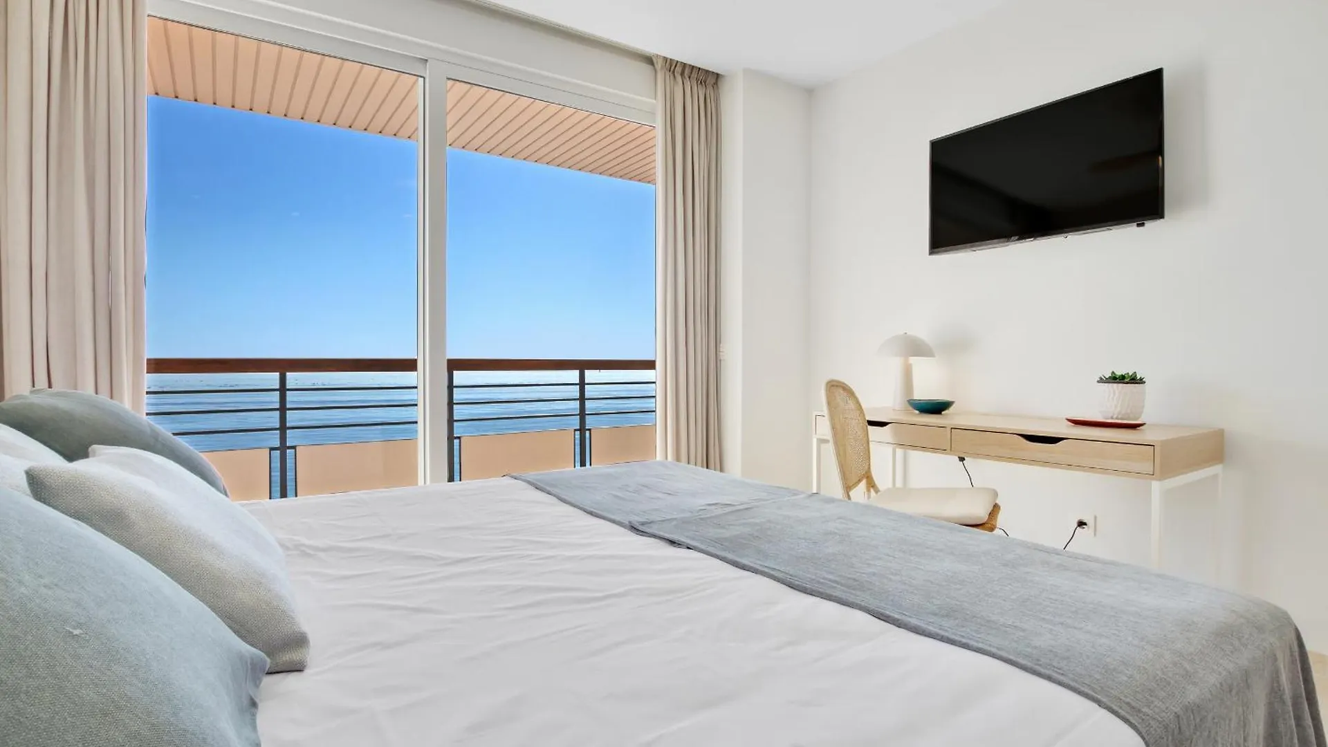Santa Clara Modern & Exclusive Seafront Apartment Torremolinos