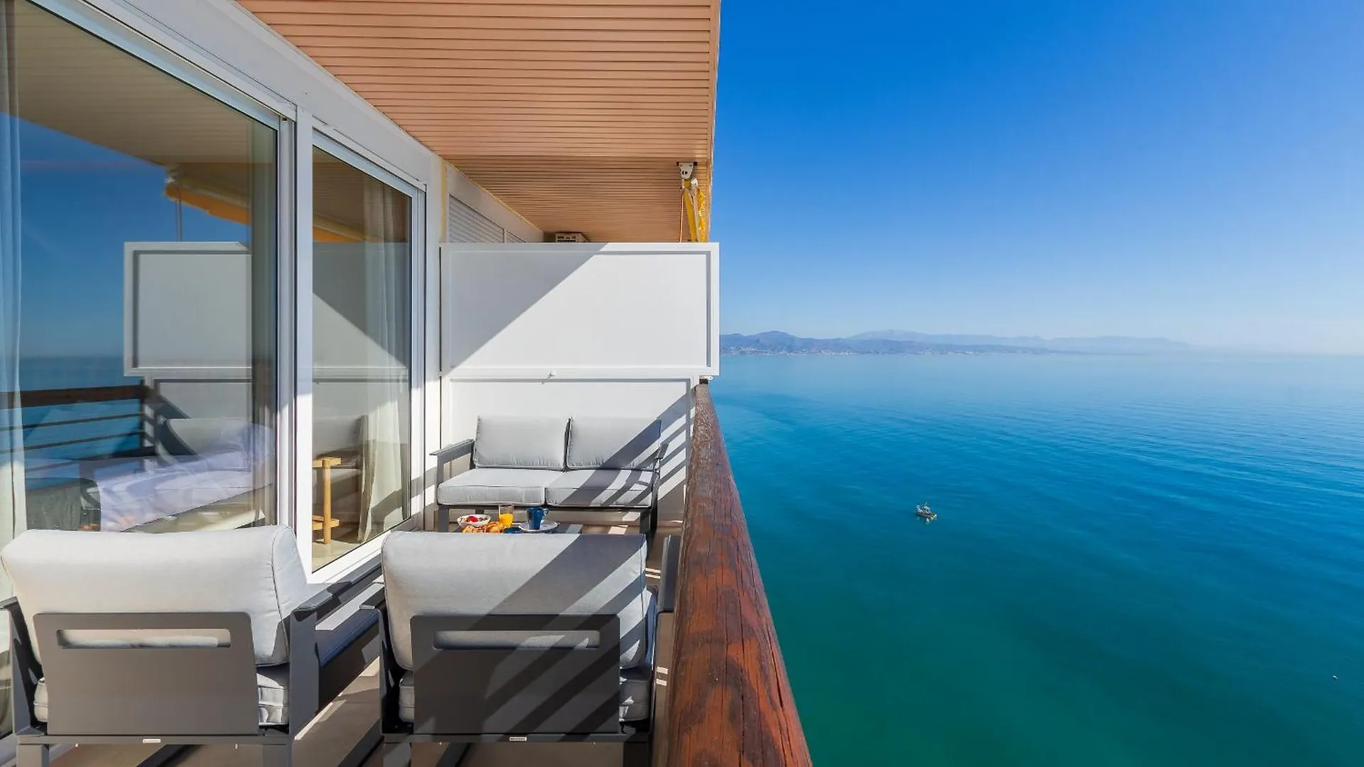 Santa Clara Modern & Exclusive Seafront Apartment location