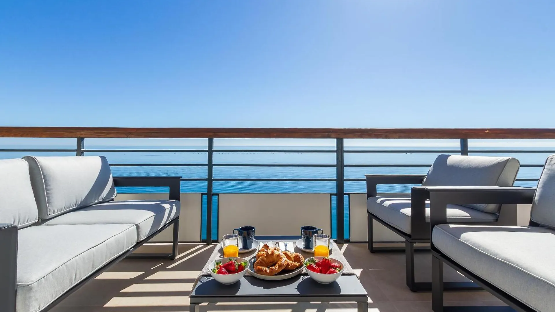 Santa Clara Modern & Exclusive Seafront Apartment Torremolinos